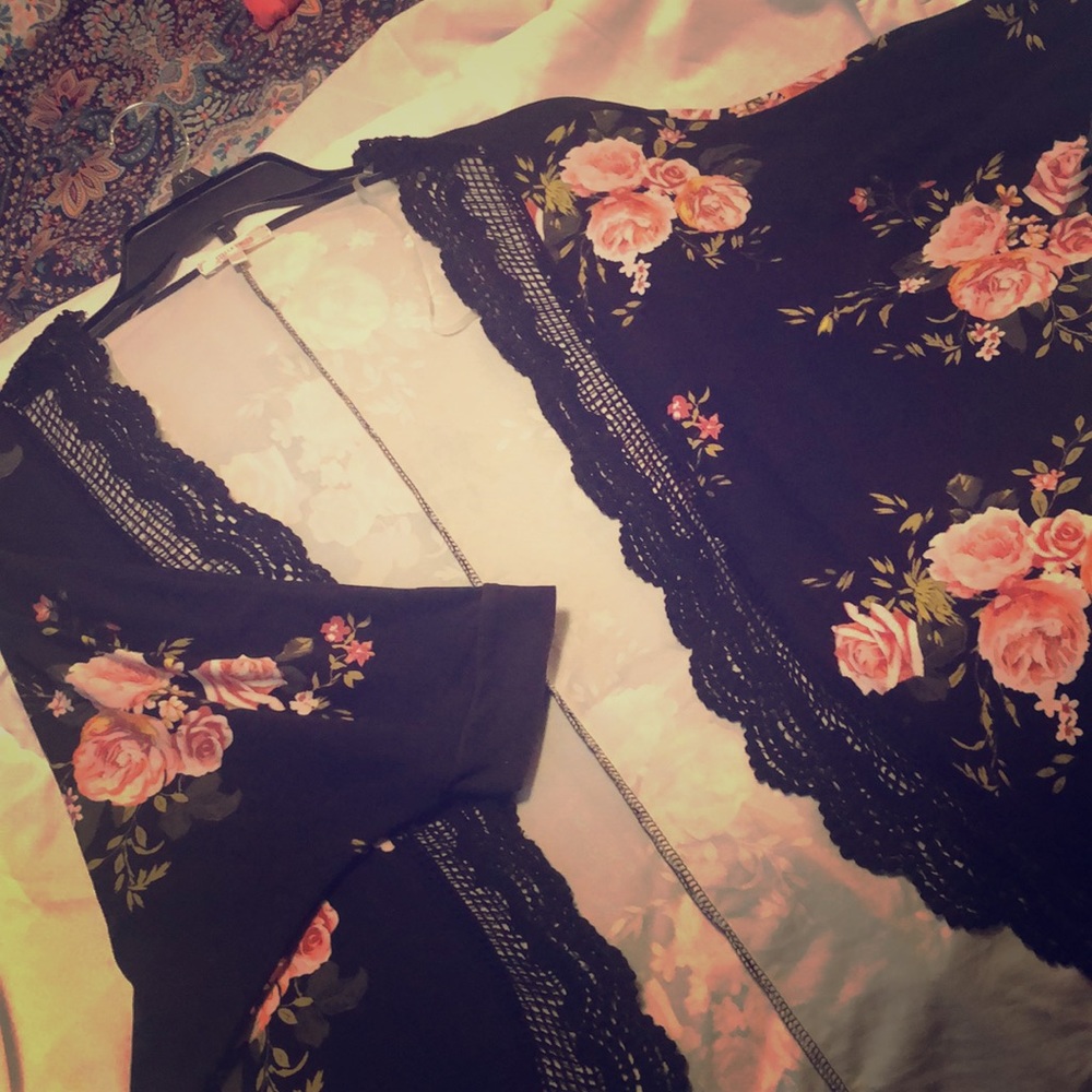 Women’s Size L floral kimono